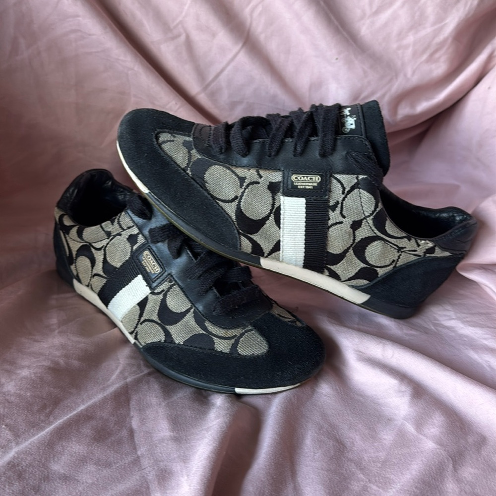 Women’s shoes, coach size 7 vintage retro style C print